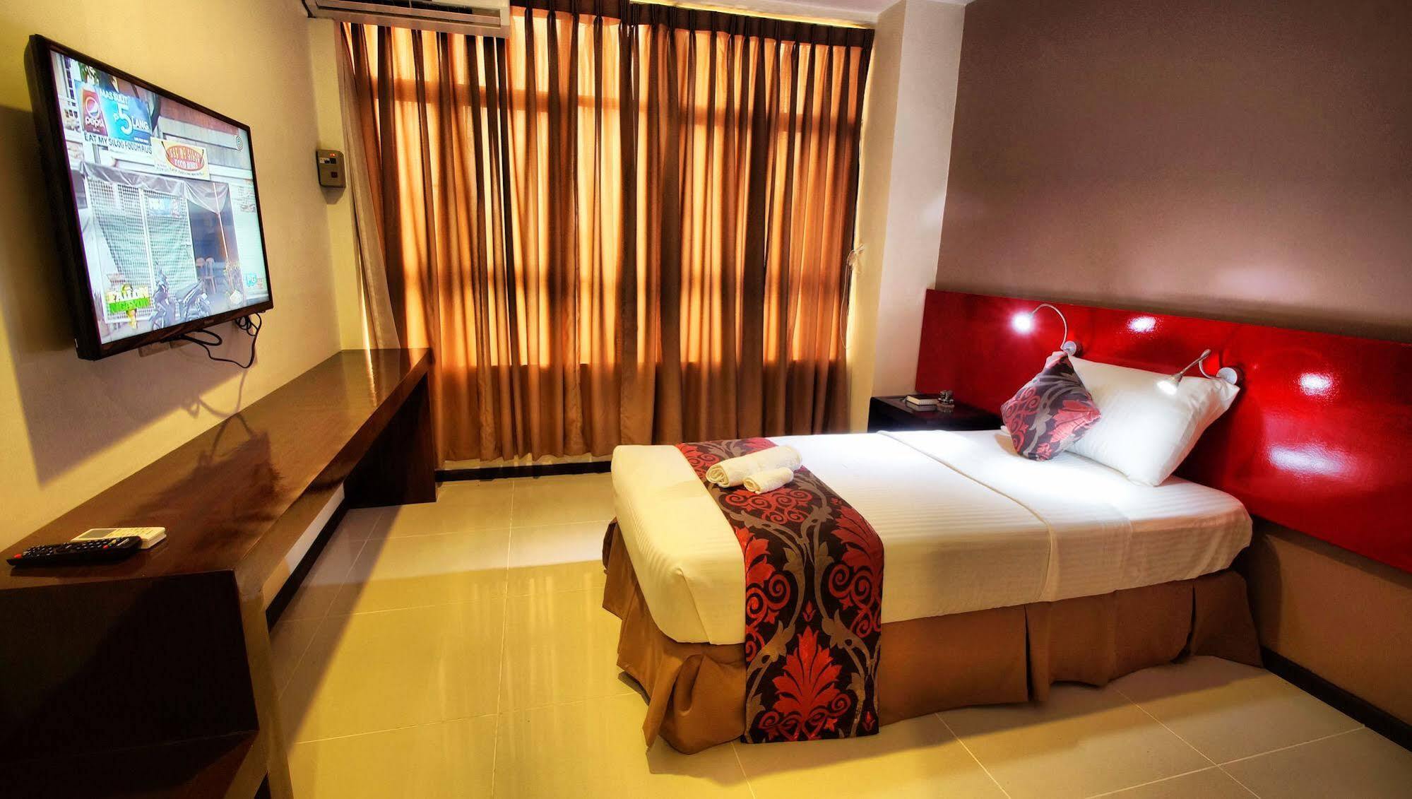 Big Daddy Hotel And Convention Center Butuan City Buitenkant foto