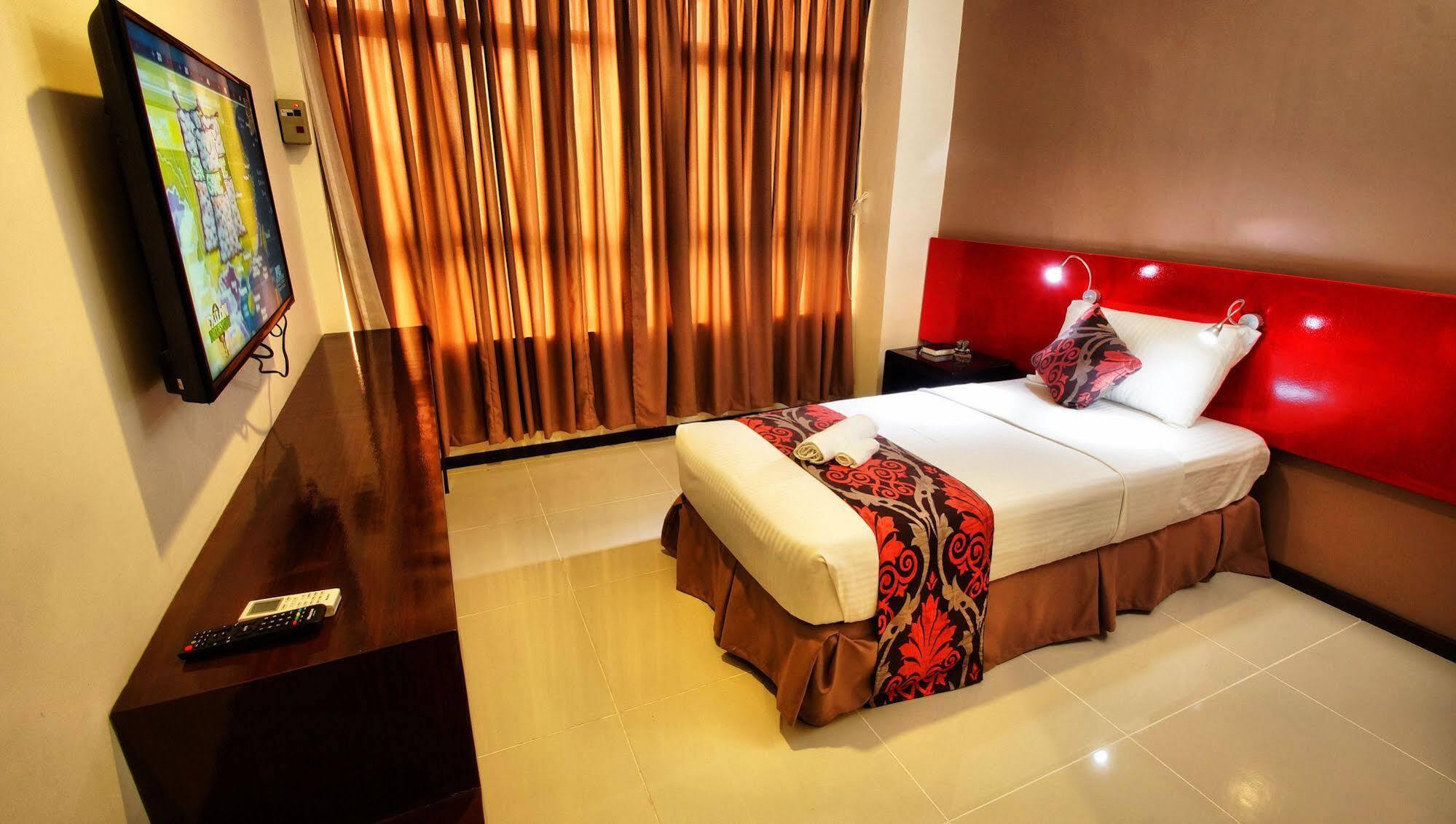 Big Daddy Hotel And Convention Center Butuan City Buitenkant foto